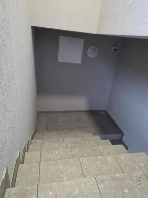 an empty room with stairs and a box on the wall at Jaukus butas Panemunėje su vaizdu į Nemuną in Kaunas