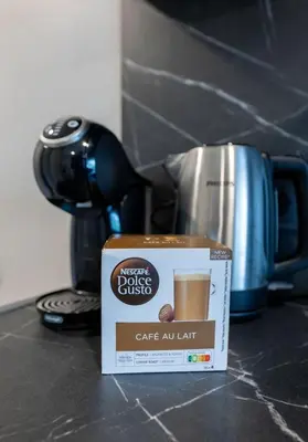 a cartozy box of cafe au lat coffee on a counter at Trumpalaikė butų nuoma Kaune prie Klinikų STUDIJA E SELF CHECK IN in Kaunas
