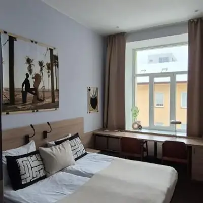 Cozy Private Room in Corner Building