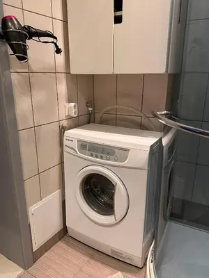 a washer and dryer in a small room at Užupio apartamentai Nemokamas parkingas 3 in Vilnius