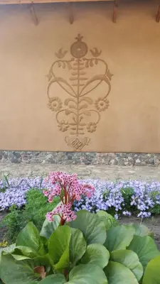 a wall with a design on it with flowers and plants at Vila Sanzila in Bernatoniai
