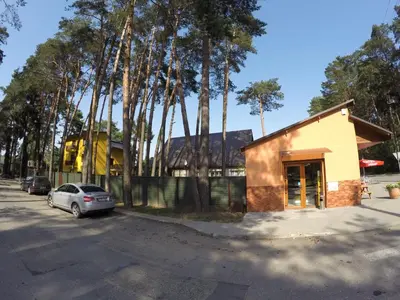 a building with a car parked in front of it at Kambarių nuoma Kačerginės kurorte in Kačerginė