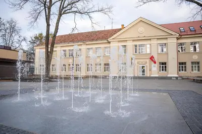 a fountain in front of a building at Oksanos apartamentai Druskininkuose atskiras įėjimas 1 aukštas in Druskininkai