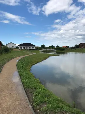 a body of water with a house in the background at Vila Bianca in Inturkė
