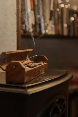 a wooden box sitting on top of a table at Pirtelė dviem in Kulionys