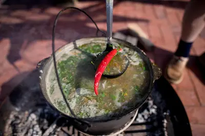 a red pepper is in a pot on a grill at Vila Rica in Ricieliai
