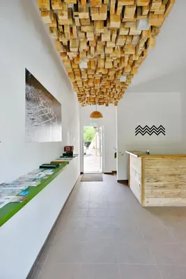 a hallway with a wooden ceiling at Draugų namai in Druskininkai