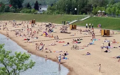 a large group of people on a beach at Kambario nuoma su bendru vonios kambariu in Kaunas