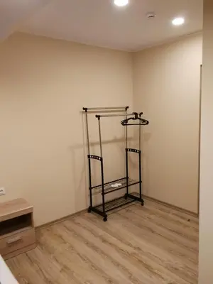 a room with a shelf in the corner of a wall at Viešbutis Kelyje in Utena