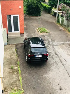 a black car parked in the driveway of a house at Romeo VIP apartamentai in Panevėžys