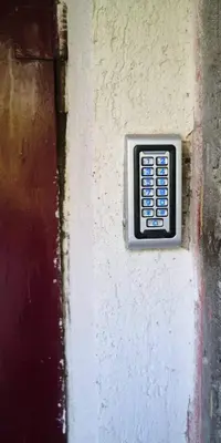 a remote control on the side of a wall at KAMBARIŲ nuoma Kaune - in Kaunas
