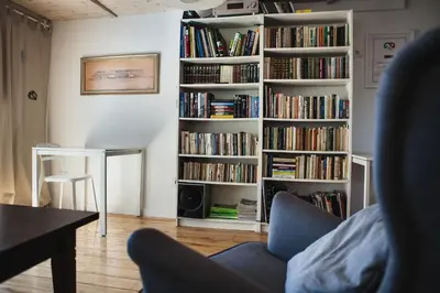 a living room with a book shelf filled with books at SAKÀ Vacation House in Druskininkai