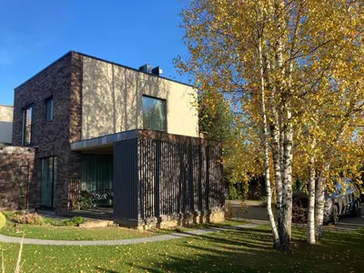 a brick house with a black facade at Druskininkų Šlaitas in Druskininkai