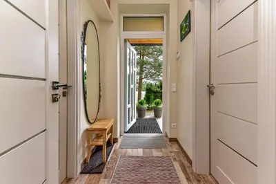 a hallway with a door and a mirror at Druskininkų Šlaitas in Druskininkai
