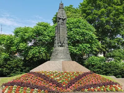 a monument with a bunch of flowers in front of it at Central Apartments Nojus in Druskininkai
