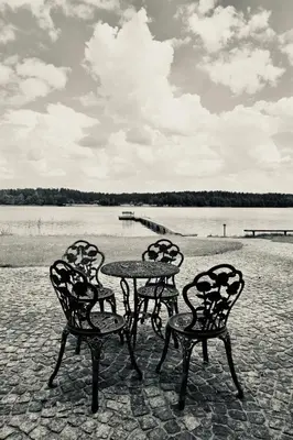 three chairs and a table with a table and chairsktop at Vila LATO, Druskininkai in Latežeris