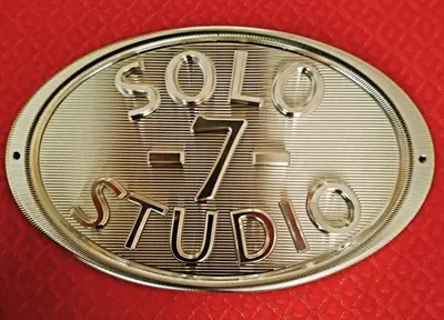 a gold button with the words super quick on it at Solo studio in Birštonas