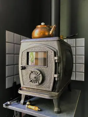 a metal stove with a pot on top of it at Inkilas in Sidabrinės