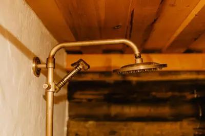 a shower head on a wall in a room at Vienkiemio Oazė - Pasakų namelis in Galvokai