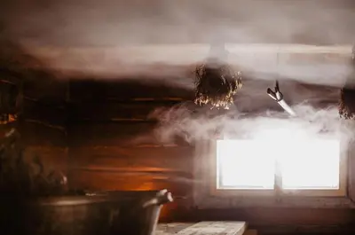 a room with smoke and a window and a pot at Vienkiemio Oazė - Autentiškas Kluonas in Galvokai