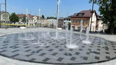 a fountain in the middle of a courtyard at Laurentroom Oldtown in Ukmergė