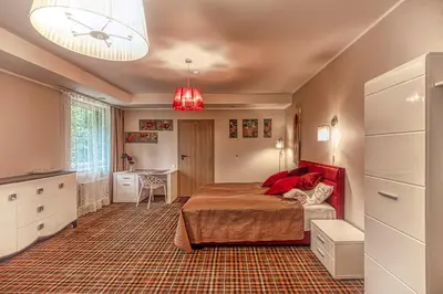 a bedroom with a bed and a desk in it at Vilhelmhaus in Dėdeliškės