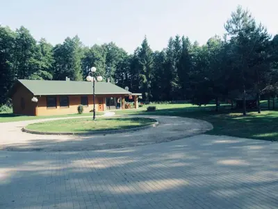 a road leading to a small building with a house at Vanago Lizdas in Druskininkai