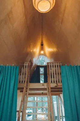 a room with two bunk beds and a ceiling at Trikampis MIŠKO NAMELIS Druskininkų centre in Druskininkai