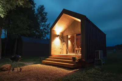 a small house with a light on the side of it at Rest Green in Degesiai