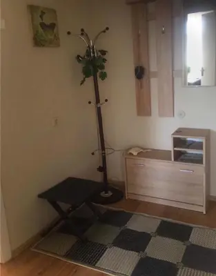 a room with a plant in the corner of a room at Jaukus būstas netoli Šaulio skulptūros in Druskininkai