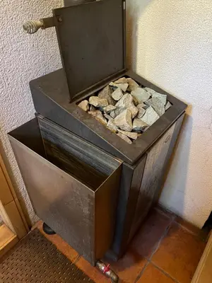 a box full of fire wood sitting on the floor at Vila Paradise Bay in Smalvos