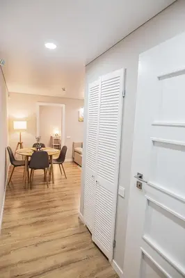 a room with a table and chairs and a door at Šviesus ir jaukus butas Šiaulių centre puiki vieta poilsiui in Šiauliai
