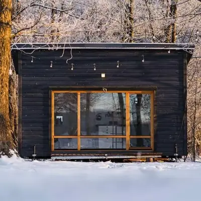 Beautiful Tiny house on the lake side.