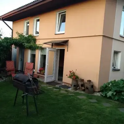 Namelis uždarame kieme