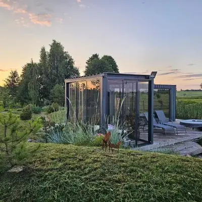Vaitų Riešutynė - Small shipping container house