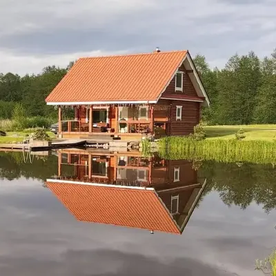 Padvarių sodyba ant tvenkinio kranto su pirtimi