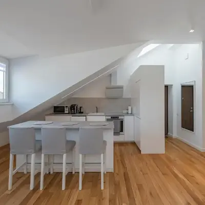 White 1 BD Old Town Apartment by Hostlovers