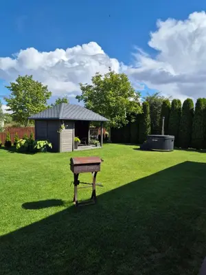 a park with a bench in the middle of a yard at Namo-pirties nuoma Vinkšnėnuose in Vijoliai