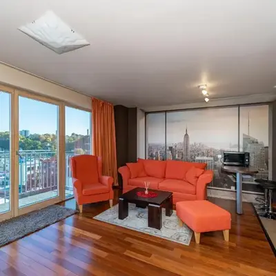 Panoramic city centre apartment by Polo Apartments